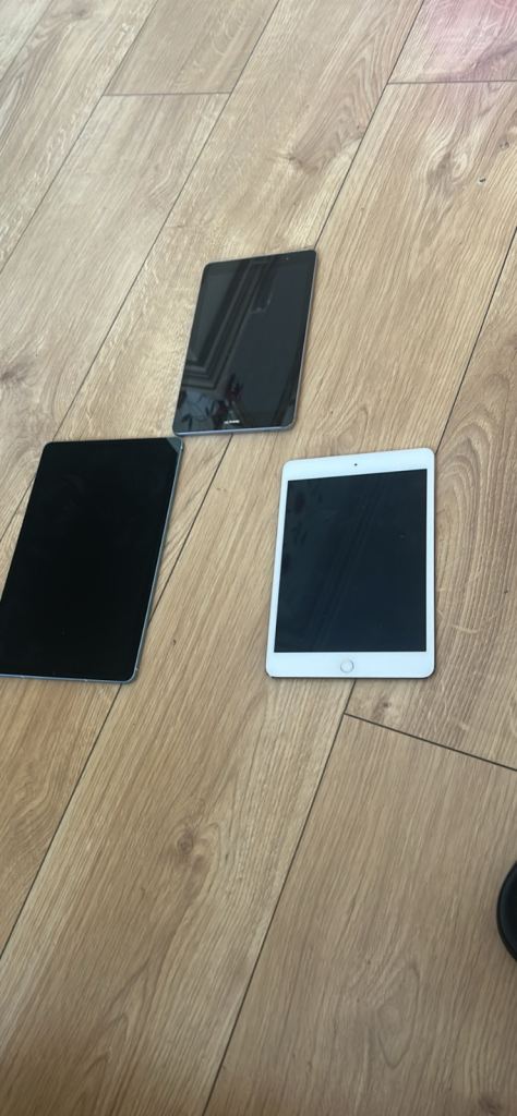 3 faulty tablets - Samsung s6 lite - iPad mini , and Huawei t3 - 15 pound each 