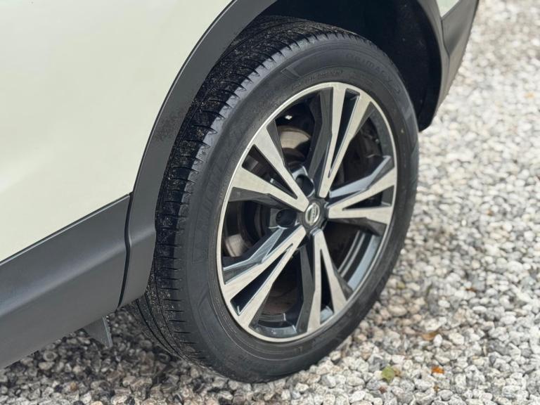 2017 Nissan Qashqai 1.2 DiG-T N-Connecta 5dr Xtronic HATCHBACK PETROL Automatic