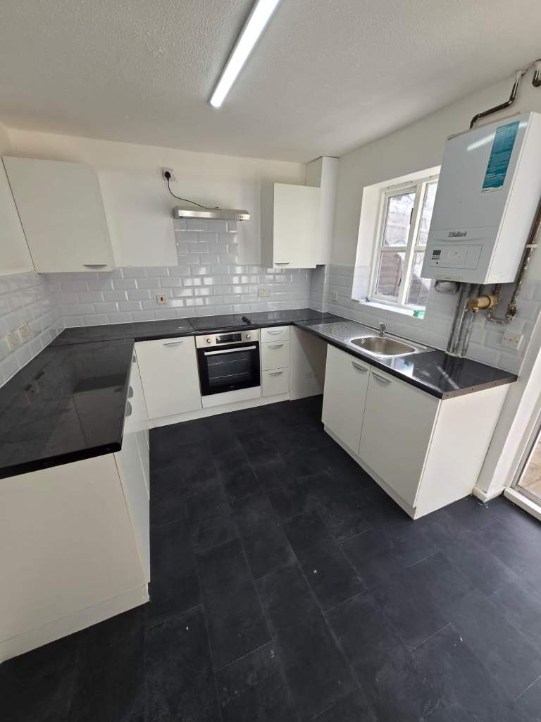 Stunning 3 Bedroom semi detatched in Beckton E6