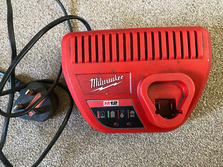 Drill Milwaukee 12v charger 