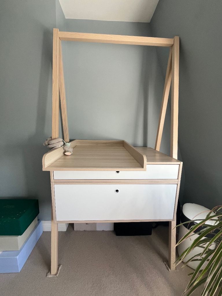Vox spot baby changing table
