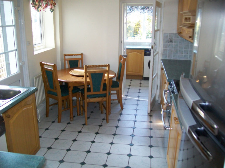 VERY NICE 2 BEDROOM FLAT REFURBISHED TO A VERY HIGH STANDARD THROUGHOUT! 