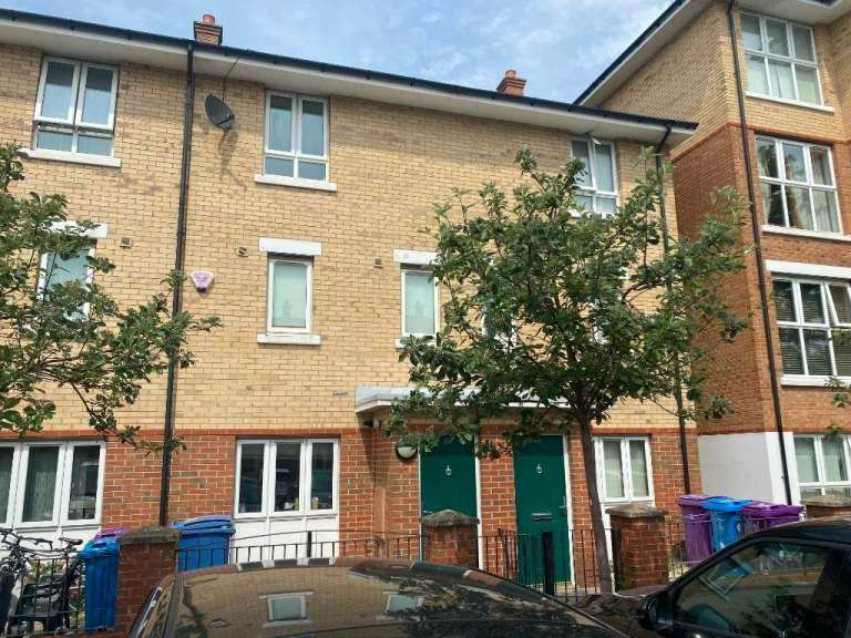 3 BEDROOM TOWN HOUSE (2007 BUILT) IN SECURED CLOSE , L7 (BEHIND MATALAN)