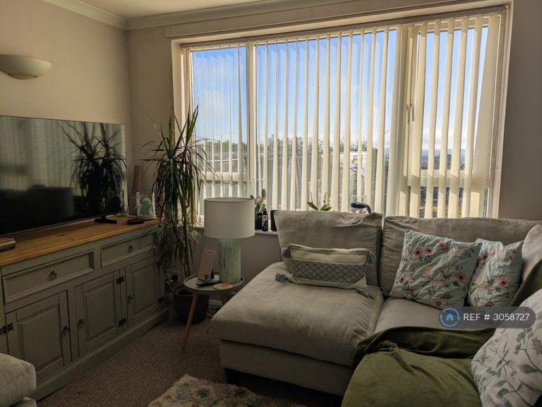 2 bedroom flat in Evesham Road, Astwood Bank, Redditch, B96 (2 bed) (#3058727)