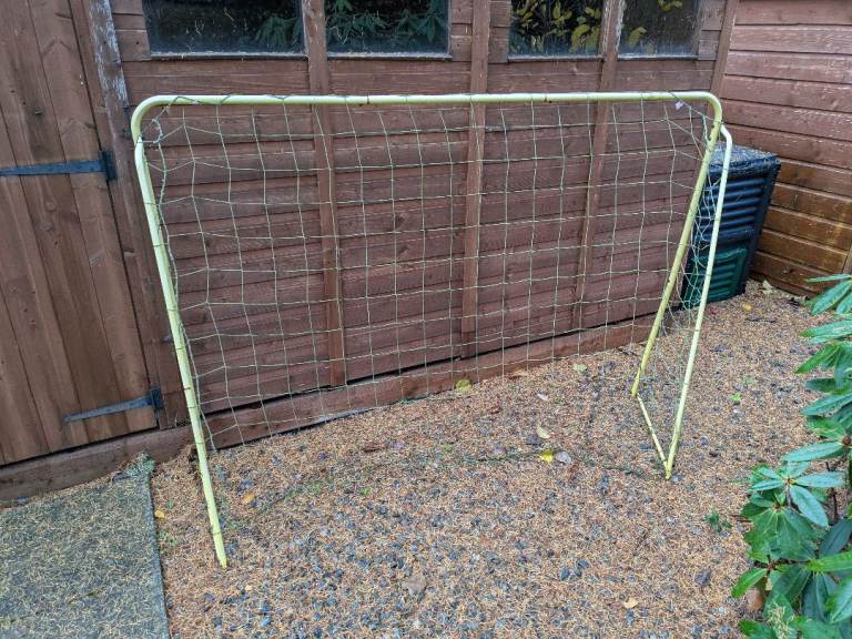 Free goal posts