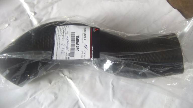 MITSUBISHI L200 INTERCOOLER HOSE 2015 - 2022 NEW GENUINE HOSE 