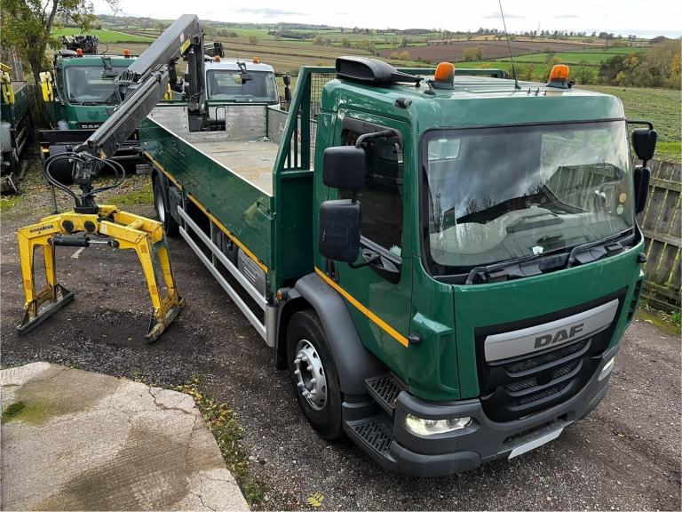 2015 DAF LF55.220 18T WITH HMF 1210 CRANE
