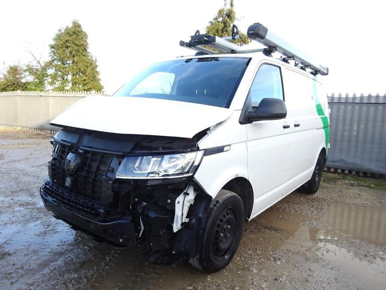 2024 74 REG VOLKSWAGEN TRANSPORTER T30 STARTLINE DIESEL VAN DAMAGED SALVAGE