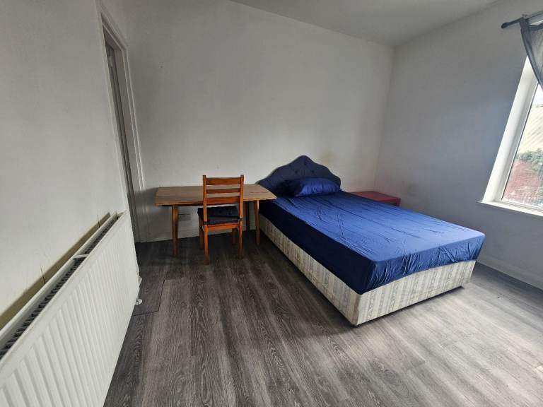 Spacious & Cosy Double Room For Rent AT S2 5QS