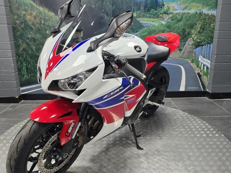 HONDA CBR1000 R