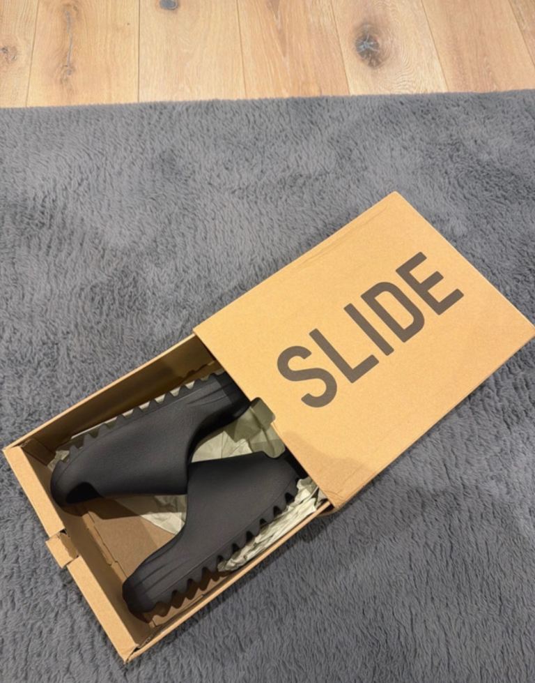 Yeezy slides ONYX 