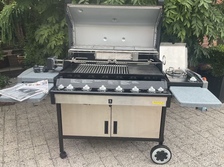 Weber Summit Gold D6 6 Burner Gas BBQ – Never Used – Complete with Rotisserie & Smoker