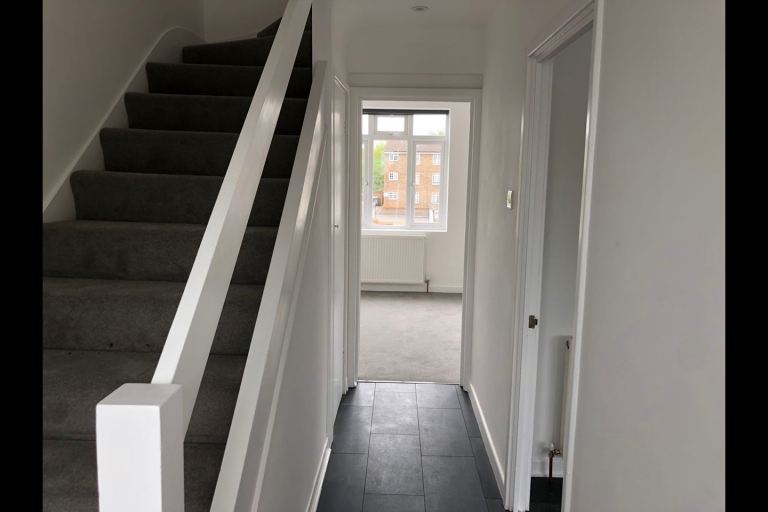 Lovely sized room available from 8th October all bills included