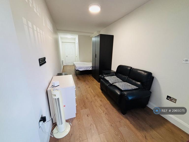 1 bedroom in Langley Road, Slough, SL3 (#2965075)