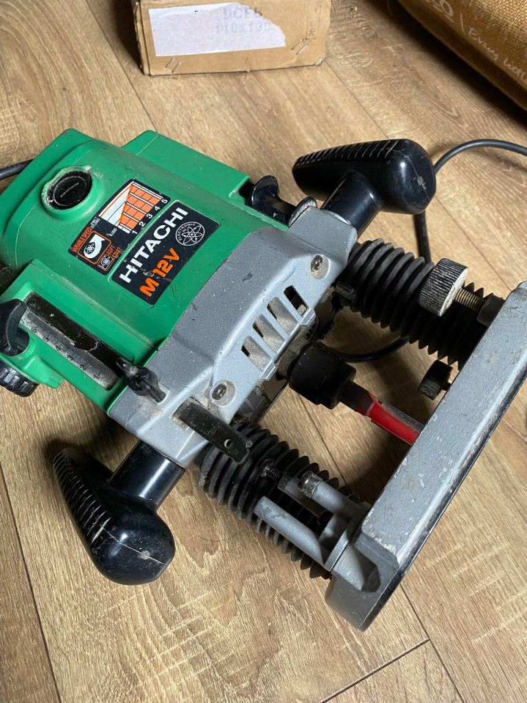 Hitachi M12V Router with Bits – Good Condition