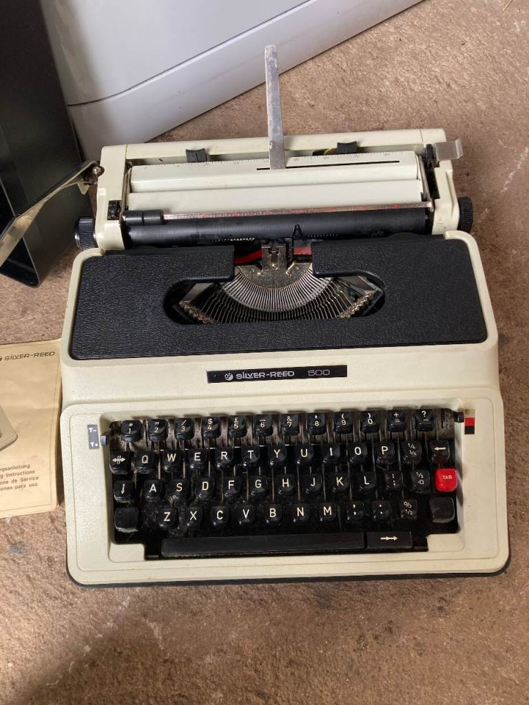 VINTAGE SILVER REED 500 PORTABLE TYPEWRITER with original case and instructions