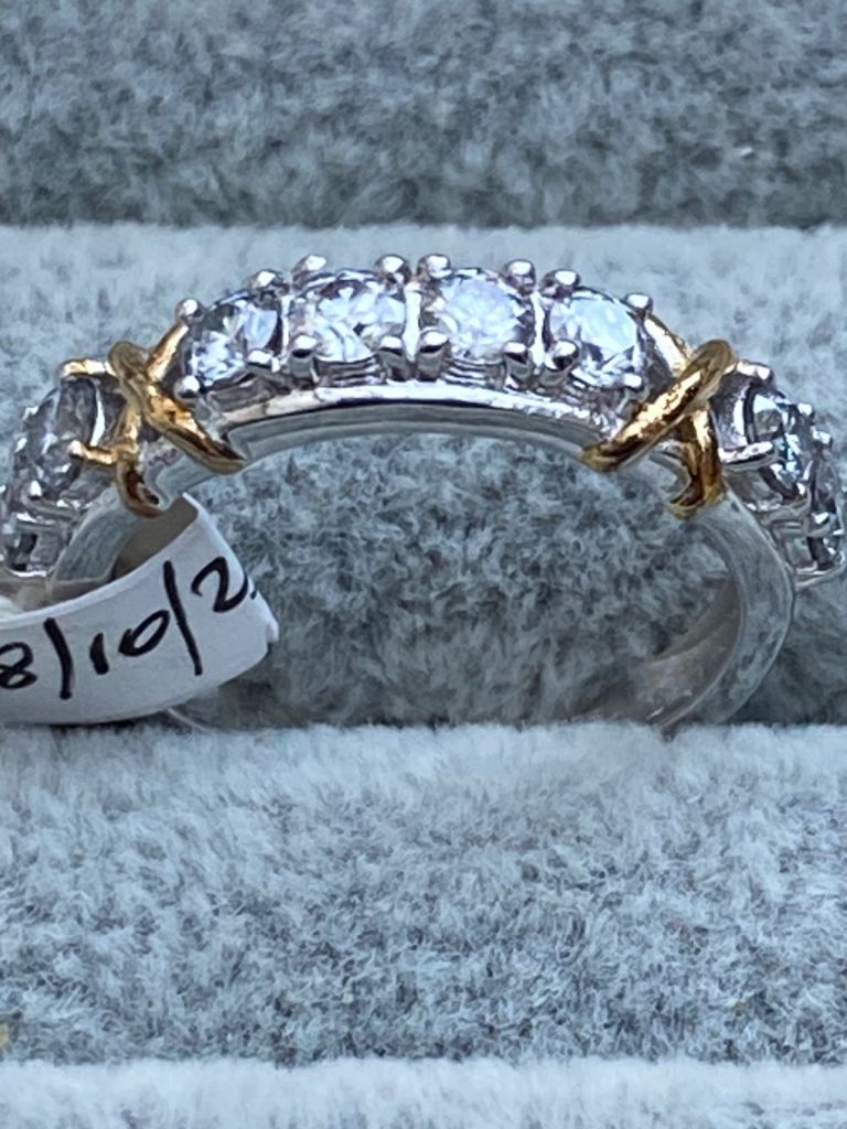 New Moissanite Kiss ring