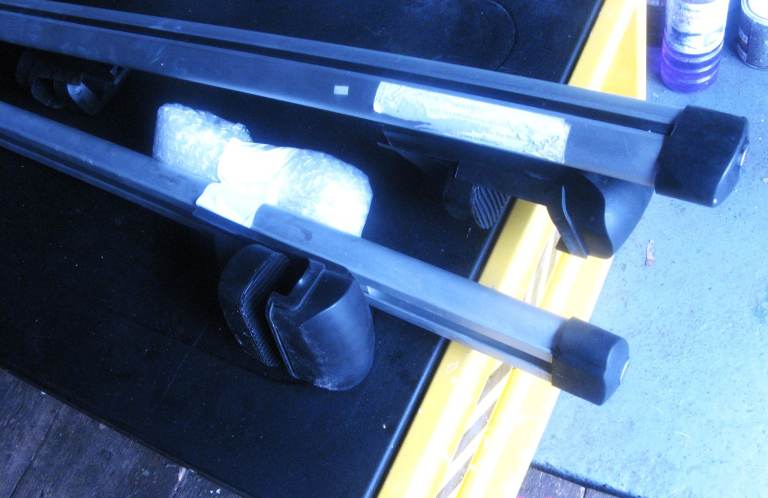 Roof Bars with 2 keys 6 months old