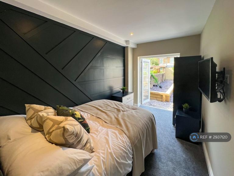 1 bedroom in Shadwell Road, Portsmouth, PO2 (#2937120)