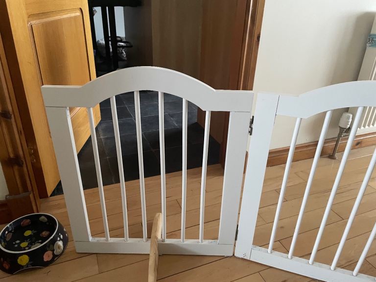 PawHut Freestanding Pet Gate Safety Barrier 3 Pannel w/ Support Feet White