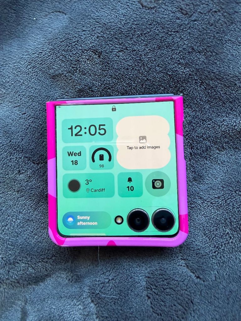 Samsung Galaxy Flip 7 512mb in Jet Black