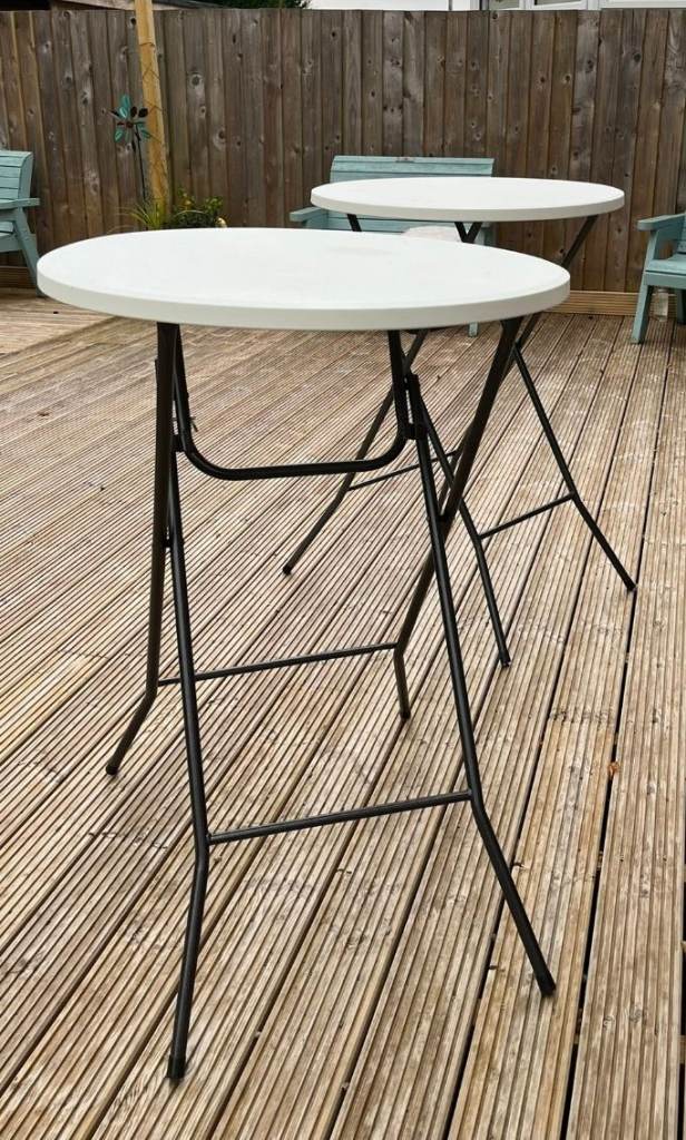 Folding bar tables