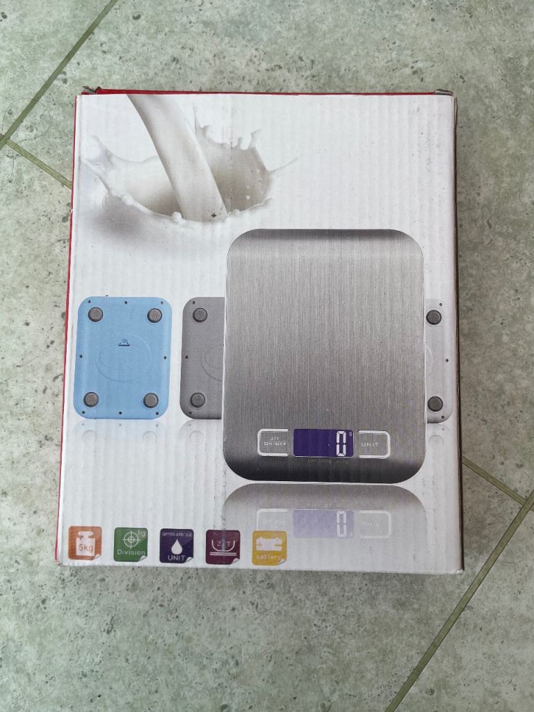 Digital kitchen scales 