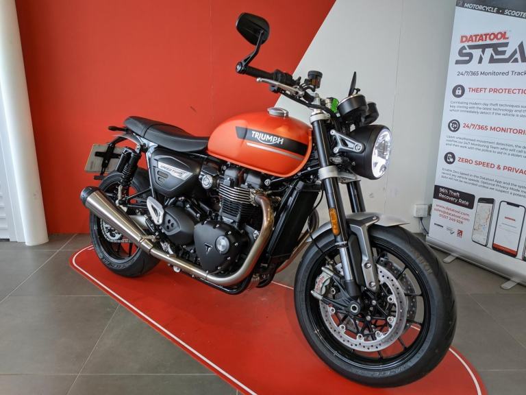 2024 TRIUMPH SPEED TWIN 1200 ORANGE MATTE METALLIC IMMACULATE LOW MILEAGE BIKE