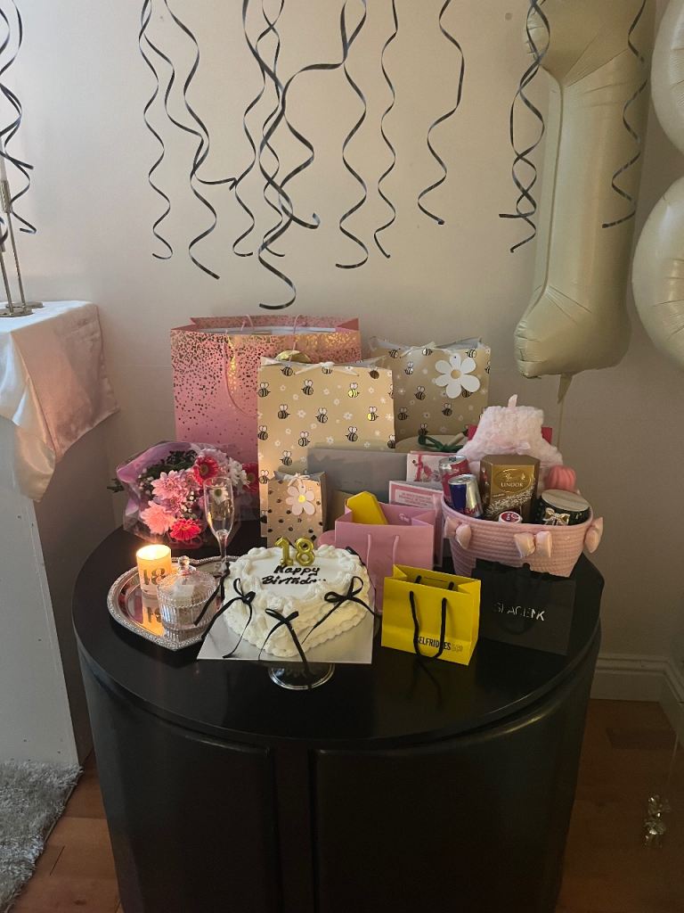 Modern Black Round Dining Table – Very Good Condition