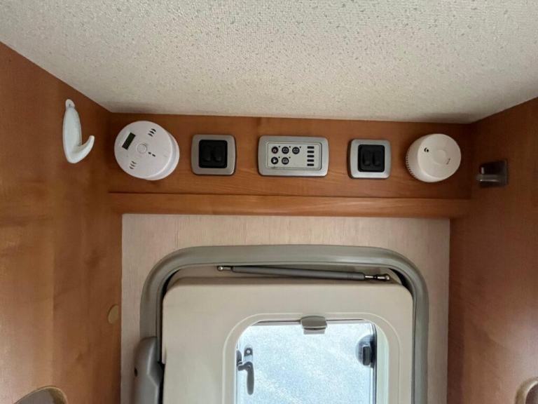 Tribute T720 6 Berth 4 Belt End Lounge Coachbuilt Motorhome 2.2L