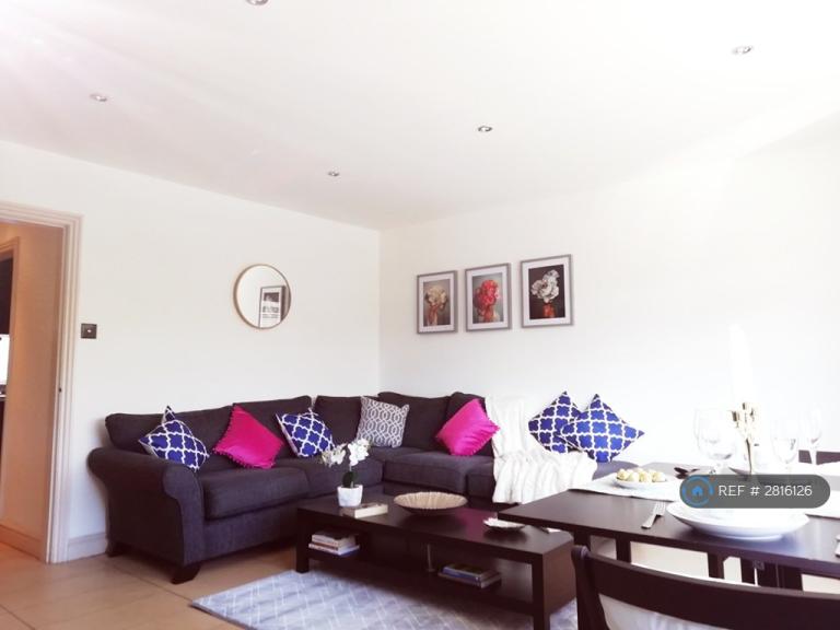 2 bedroom flat in Heralds Court, Warwick, CV34 (2 bed) (#2816126)