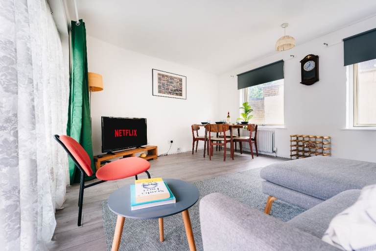 2 Bedroom Garden flat 🏡 London Bridge | ✨ Newly Refurbished | No agency Fees