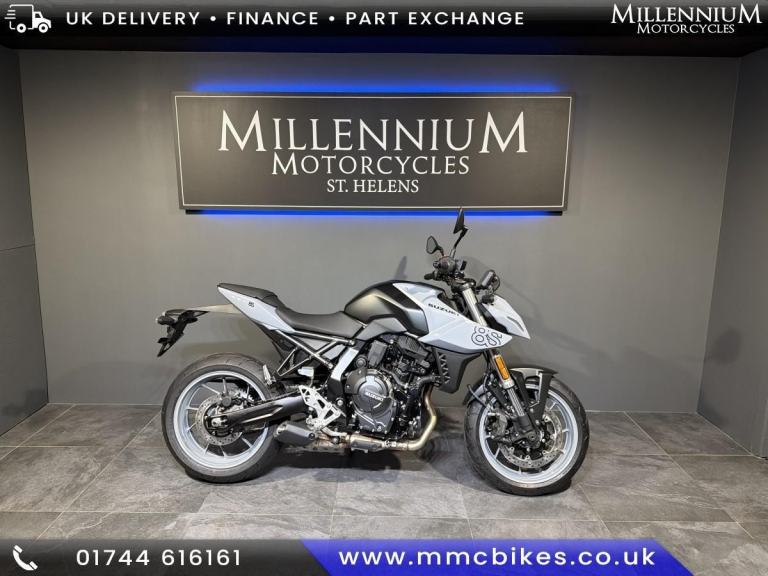 SUZUKI GSX-8S IN GREY