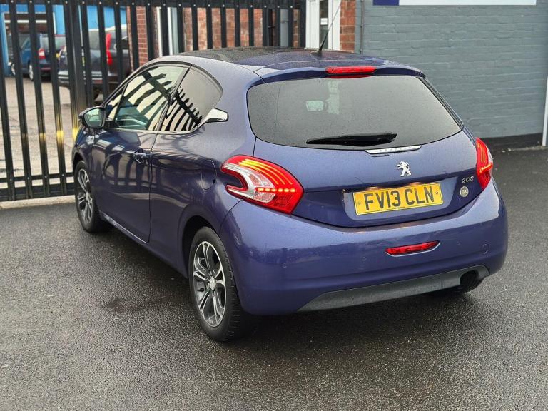 2013 Peugeot 208 1.2 VTi Intuitive Euro 5 3dr HATCHBACK Petrol Manual