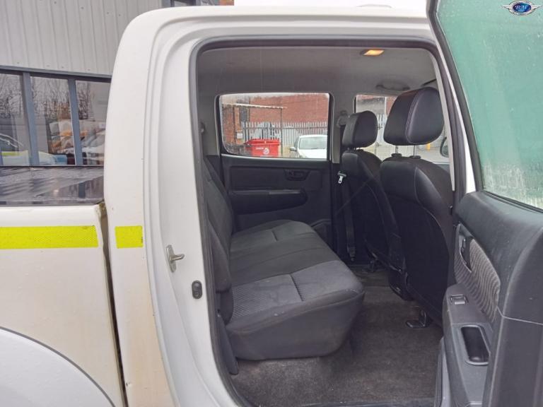 TOYOTA HILUX 2.5 D-4D Active White Manual Diesel 2016