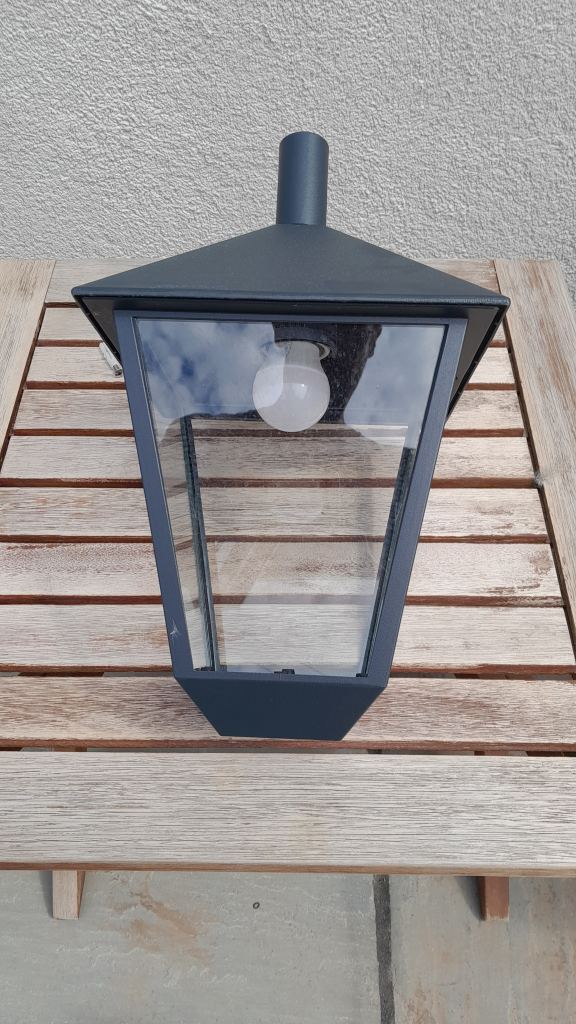 Outdoor wall light