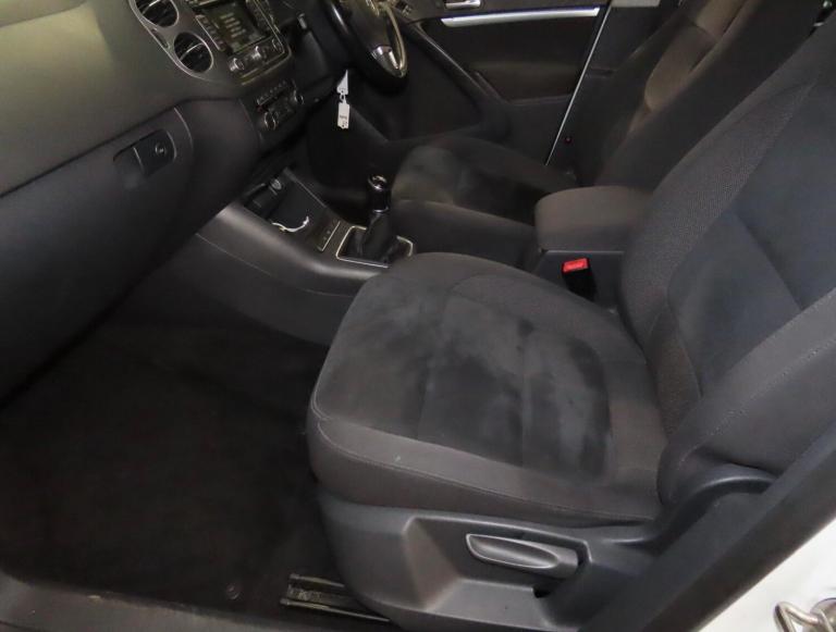 2015 Volkswagen Tiguan 2.0 TDi BlueMotion Tech Match 5dr [2WD] ESTATE DIESEL Manual