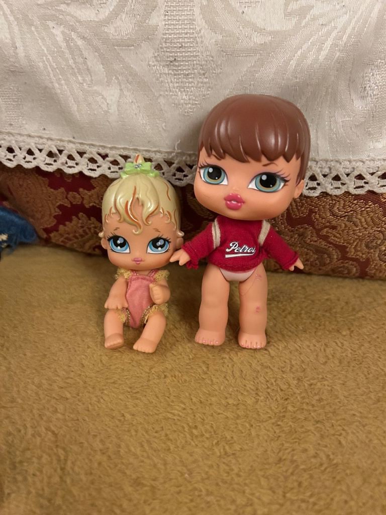 2 vintage Bratz Babyz Dolls 