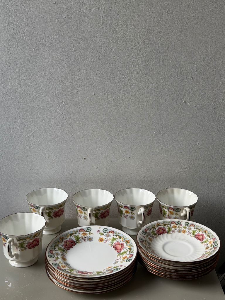 Vintage Floral Tea Set Bundle – 5 Cups, Plates & Saucers