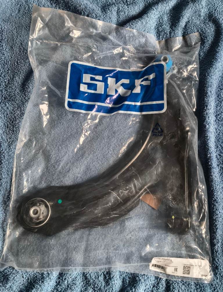 Suspension arm lower SKF VKDS 321102 B (VW,Audi,Skoda,Seat) - Brand New, still sealed