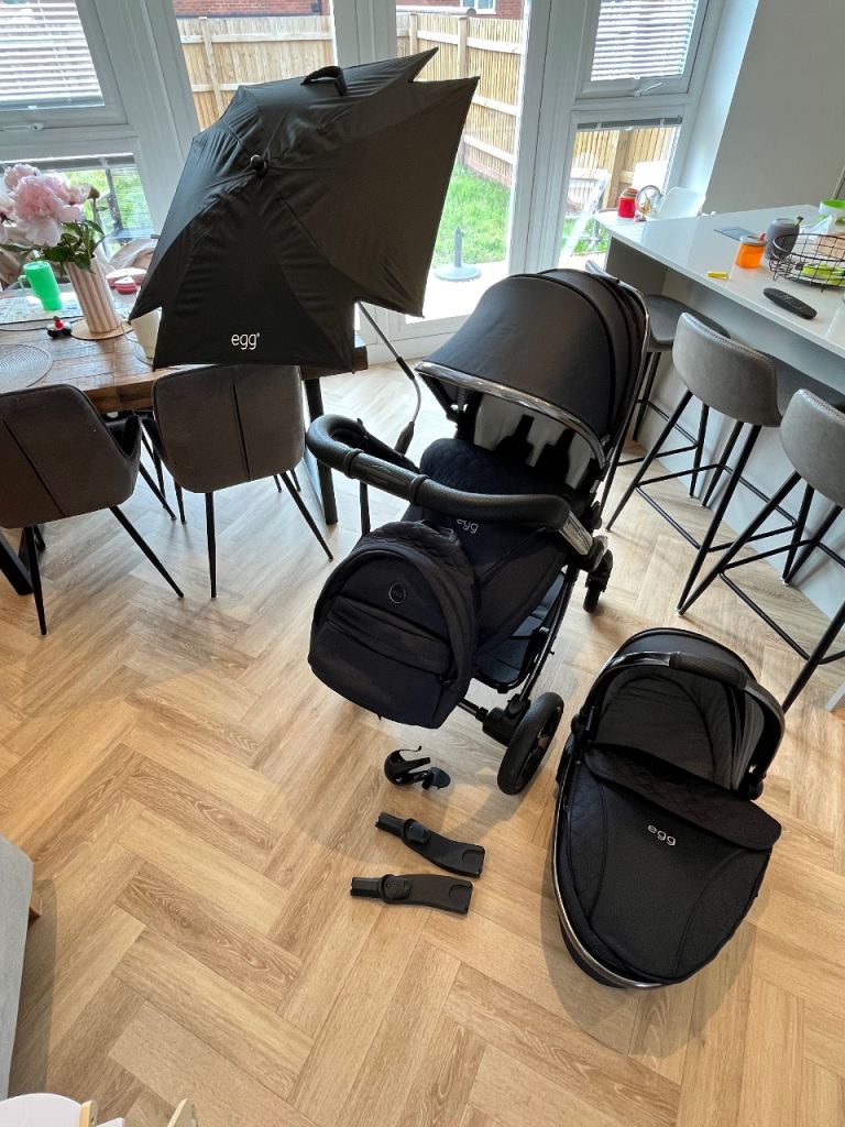 Egg 2 pram bundle (carrycot & seat) with accessories 