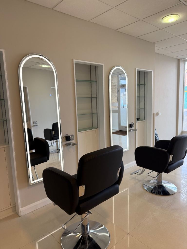 Salon Chair to Rent 
