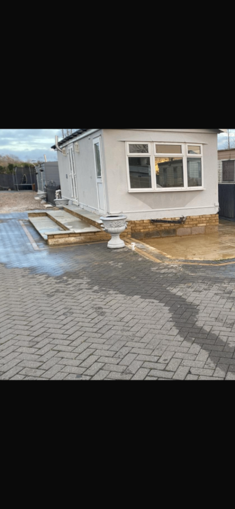 4 berth double bed Chalet to rent caravan mobile 