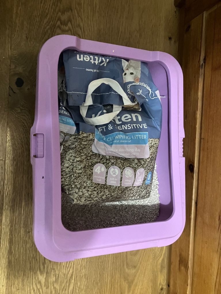 Cat litter tray