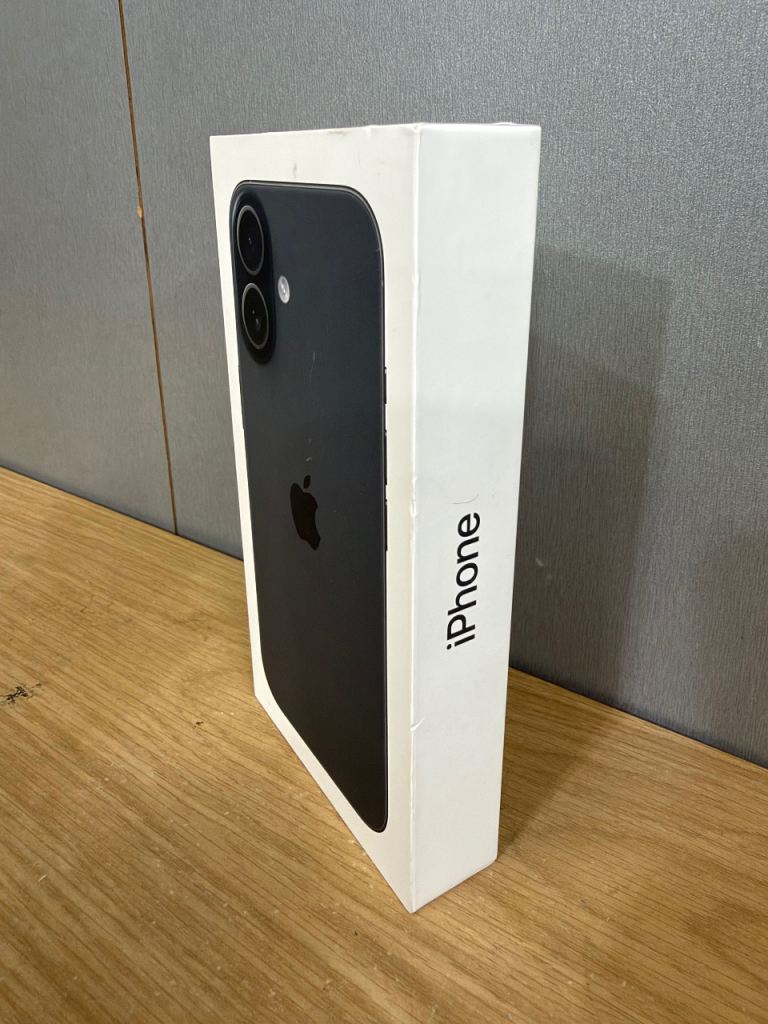 Apple iPhone 17 Black 256gb brandnew sealed 1 year apple warranty 