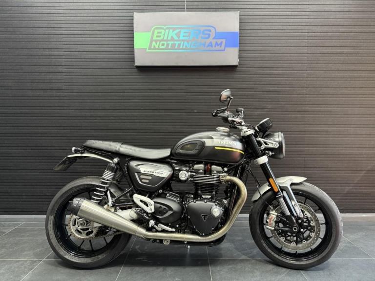 TRIUMPH SPEED TWIN 2022 *only 1400 miles, now reduced!*