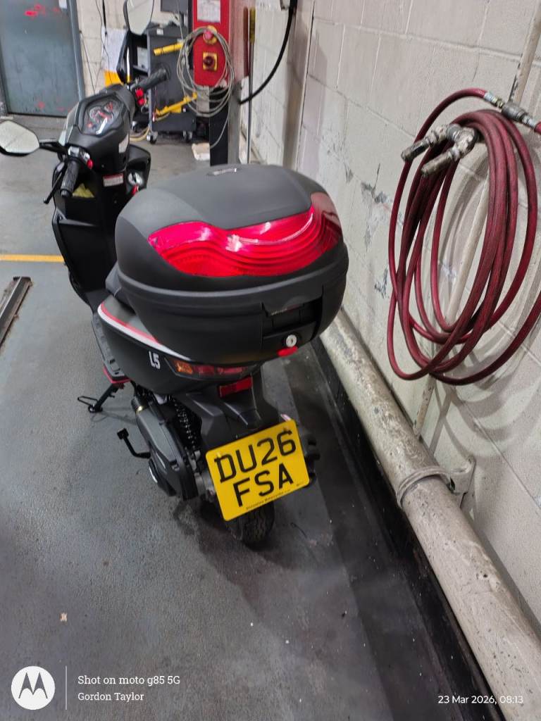 Moped scooter 