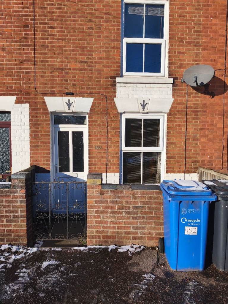 2 bed terraced house to let