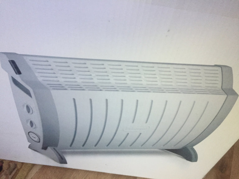 DeLonghi Convector Heater Oil Bars 24 Hour Timer Thermostat with Frost Protection New Never Used