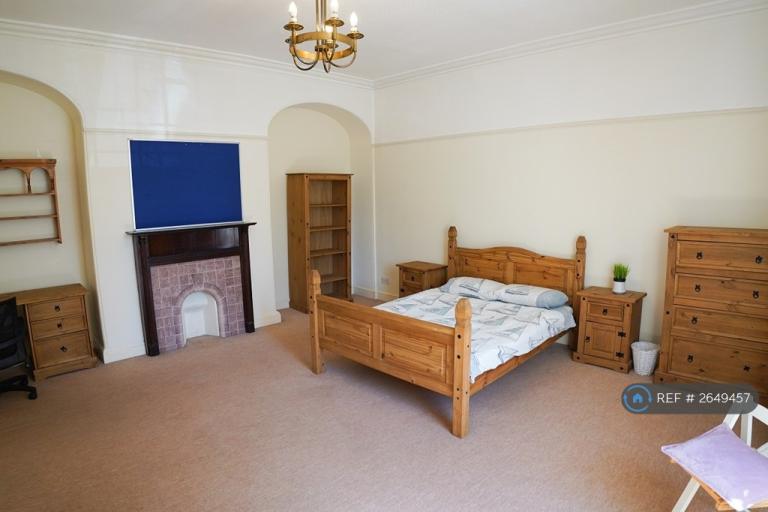 2 bedroom flat in Imperial Hotel, Exeter, EX4 (2 bed) (#2649457)